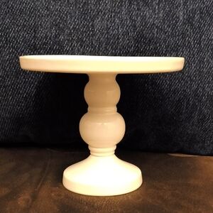 Negotiable Price: Elegant White Ceramic Cake Stand